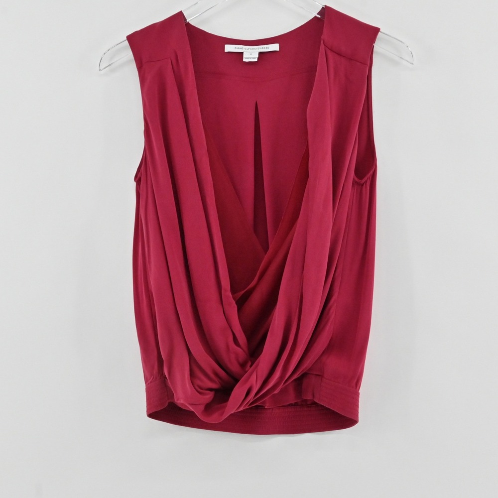 Diane von Furstenberg New Issie Two Silk Top Womens Size 2 Red Sleeveless Draped